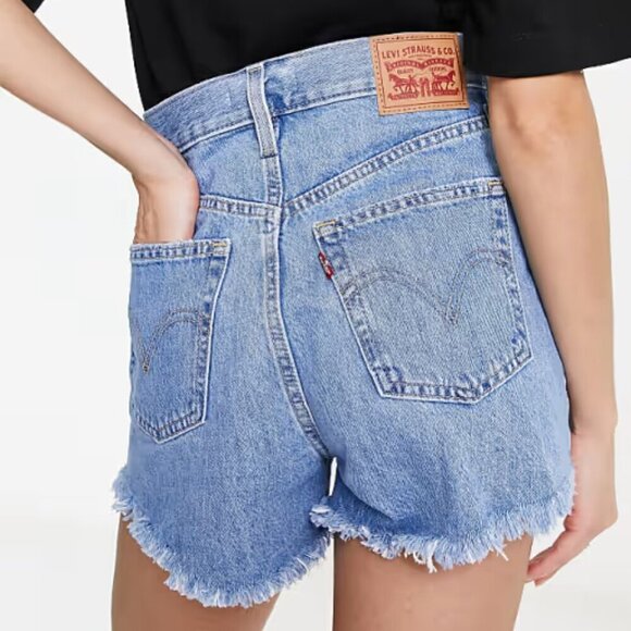 Levi's Women's High Waisted Mom Shorts- Distressed Medium Wash- Size 25 - Picture 3 of 14